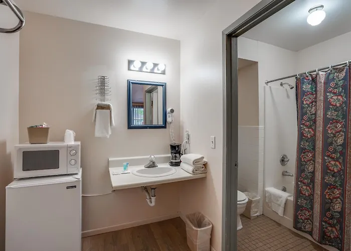 White Rose Inns & Motel