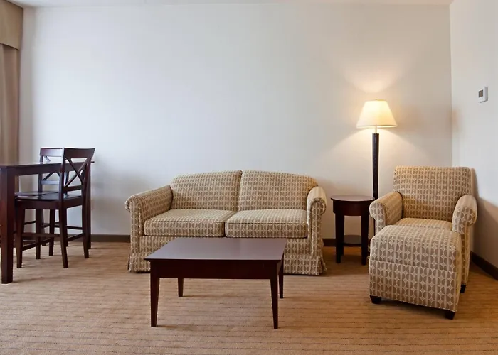 Resorts Guide Holiday Inn Madison At The American Center By Ihg